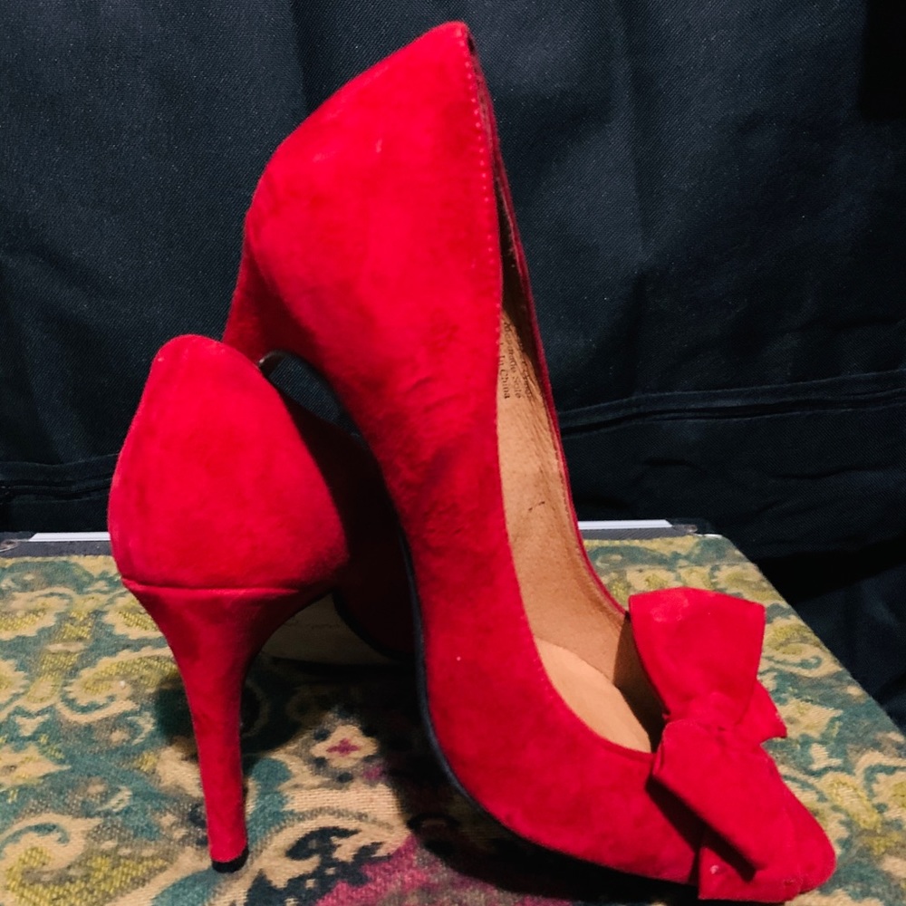 Shoes - Picture 2 of 5